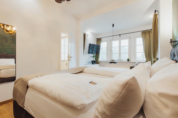 Room 2 of 63