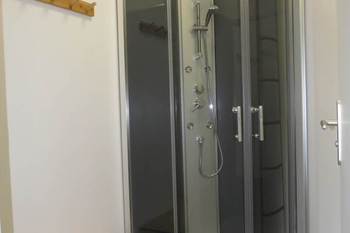 Room 22 of 28