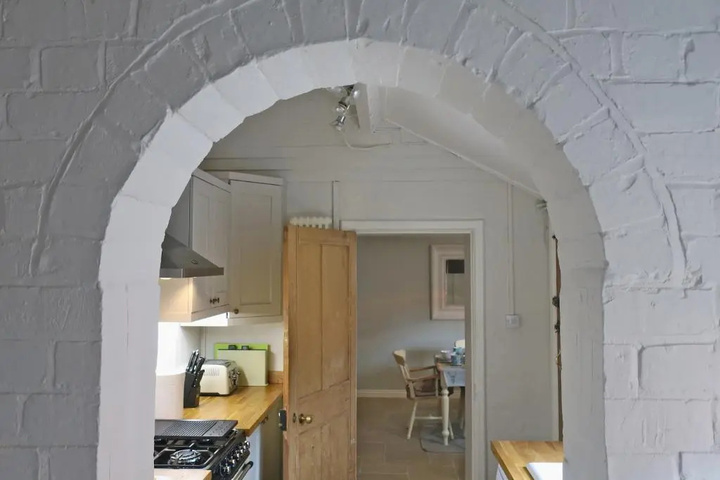 Room 6 of 13