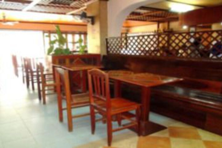 Dining 14 of 15