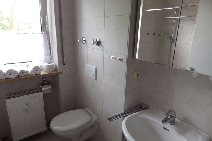 Room 8 of 17
