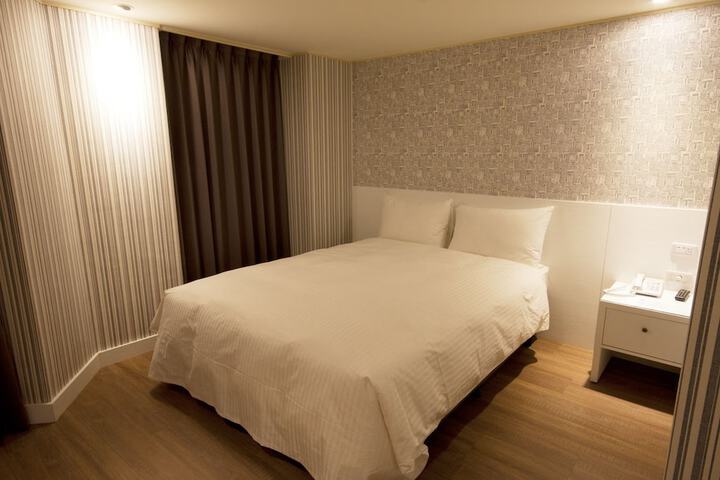 Room 10 of 36