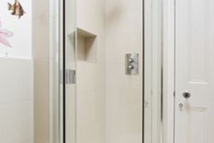 Room 5 of 18
