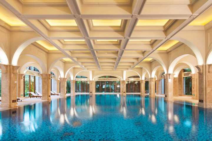 Pool Hotel