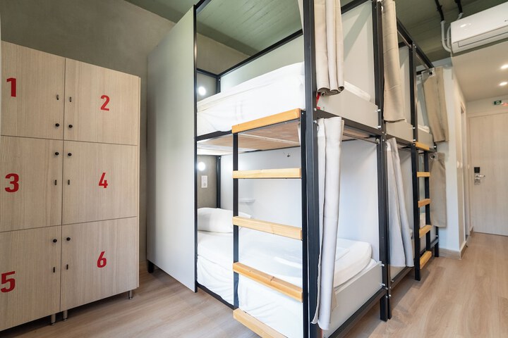 Room 16 of 36