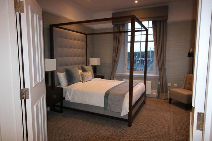 Room 27 of 62