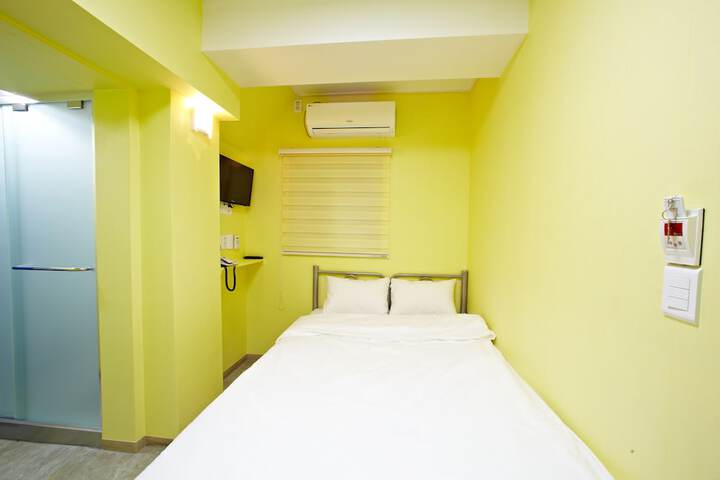 Room 11 of 43