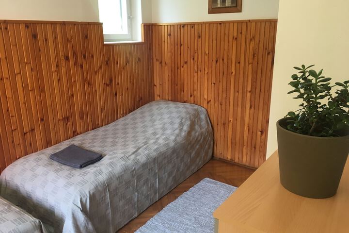 Room 7 of 20