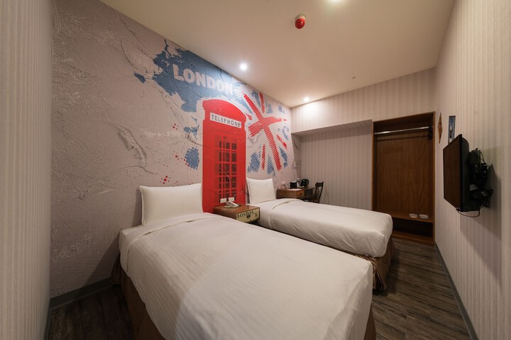 Room 12 of 97