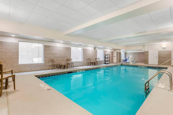 Pool Hotel