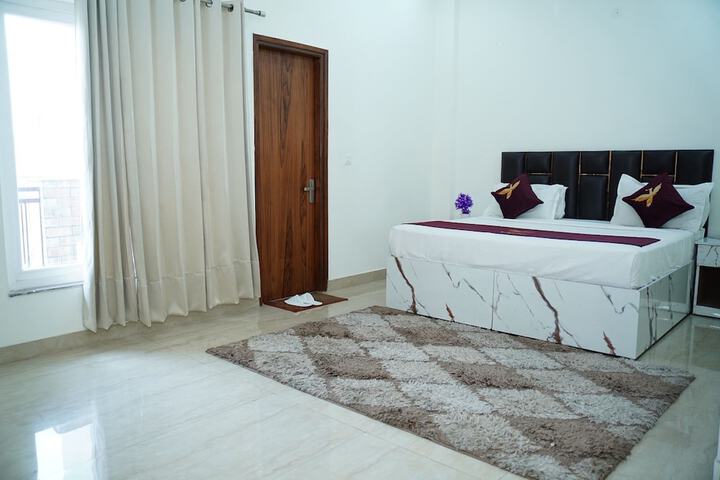 Room 3 of 8