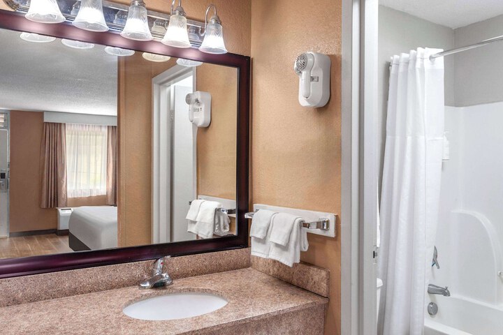 1 Double Bed Mobility Accessible (13 of 13)