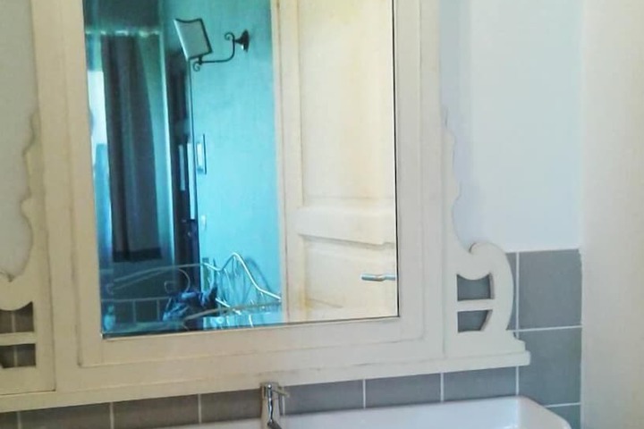 Room 15 of 32