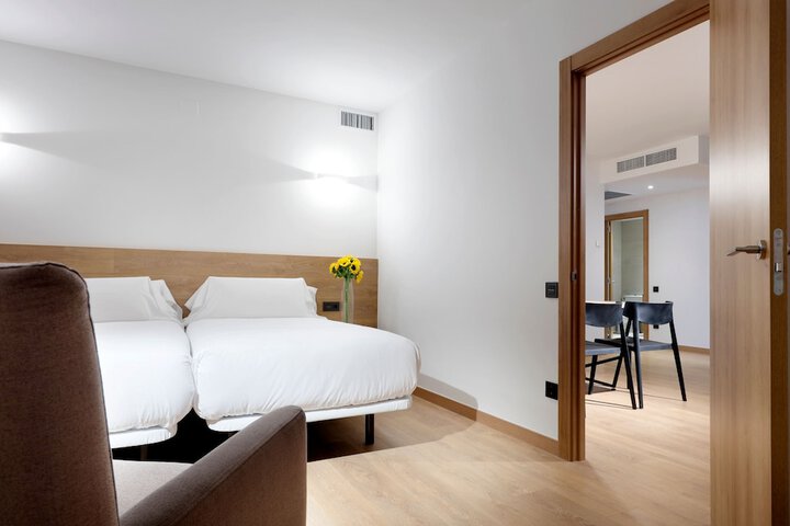 Room 8 of 38