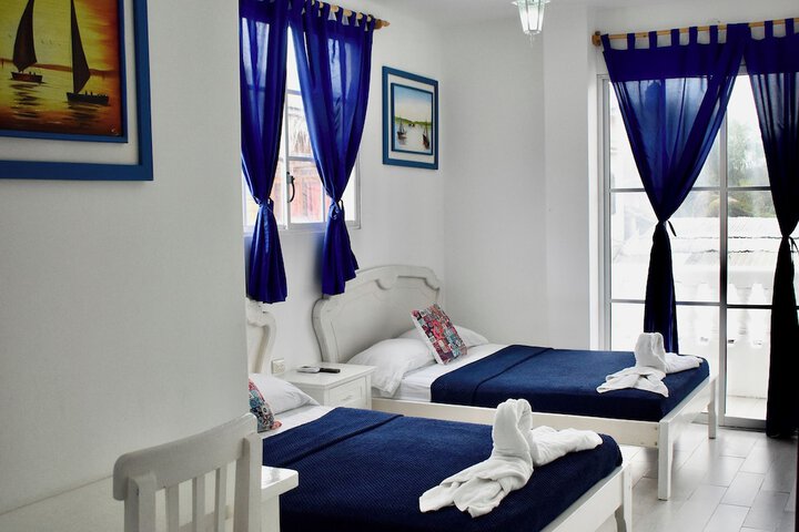 Room 9 of 16