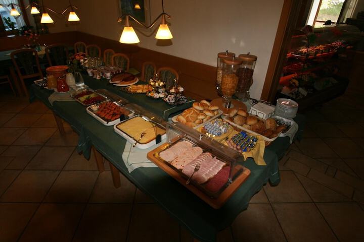 Dining 51 of 59