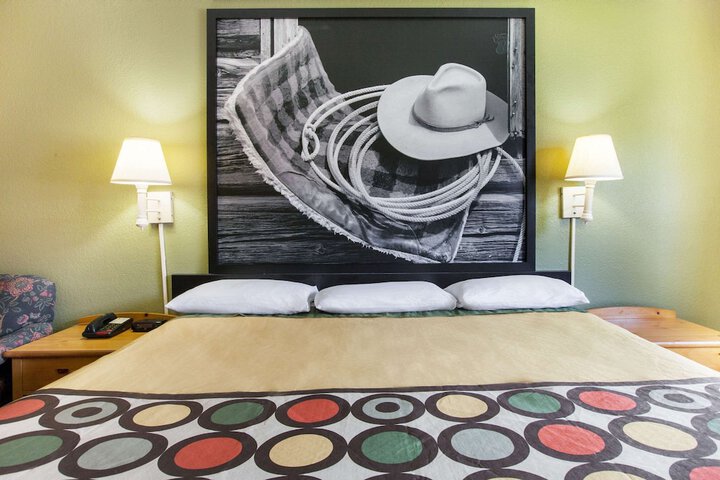 1 King Bed (7 of 10)
