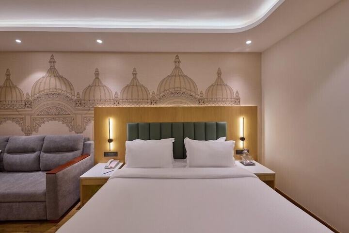Room 16 of 34