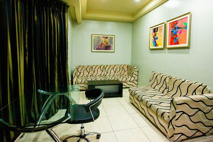 Room 10 of 29
