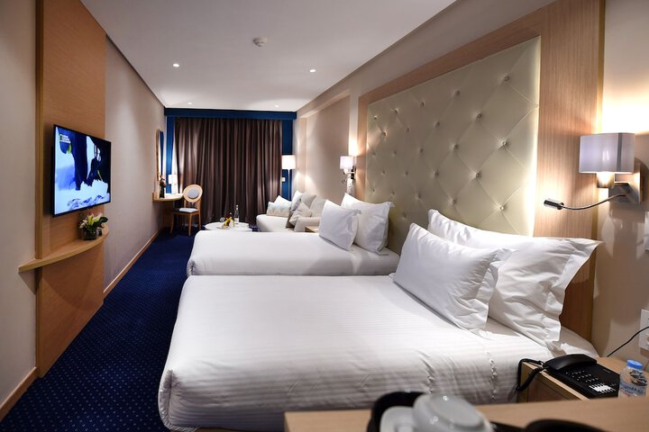 Room 16 of 37