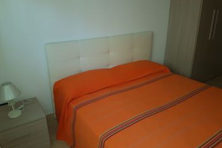 Room 17 of 38