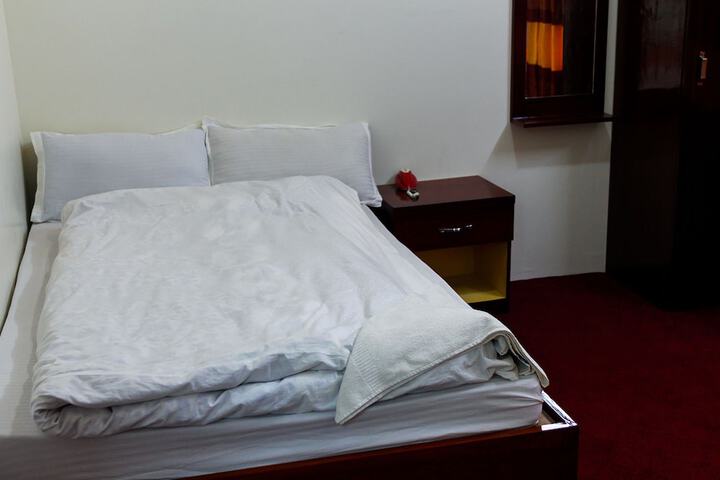 Room 7 of 8