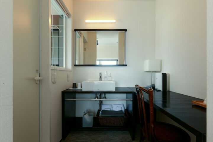 Room 27 of 110