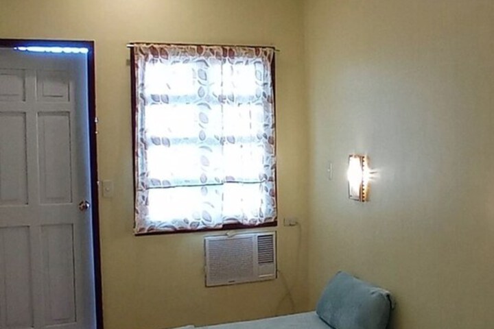 Room 27 of 38