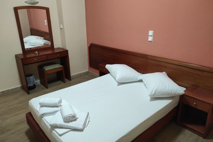 Room 11 of 32