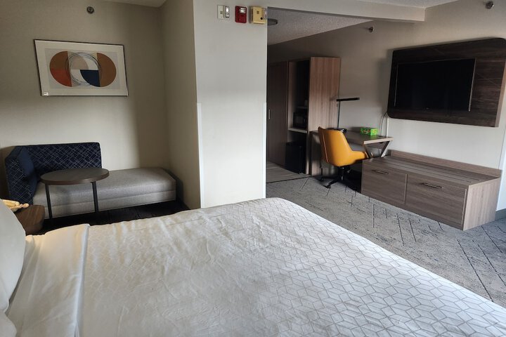 1 King Bed (1 of 20)