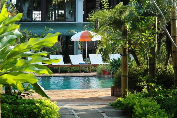 Hotel Pool