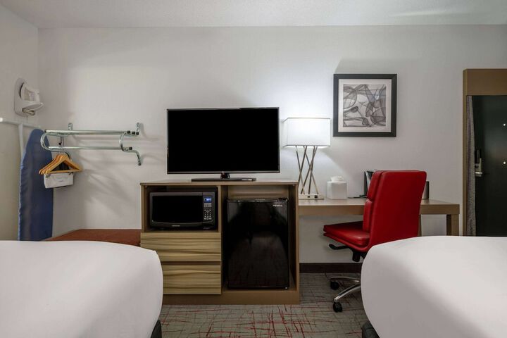 2 Queen Beds (4 of 10)