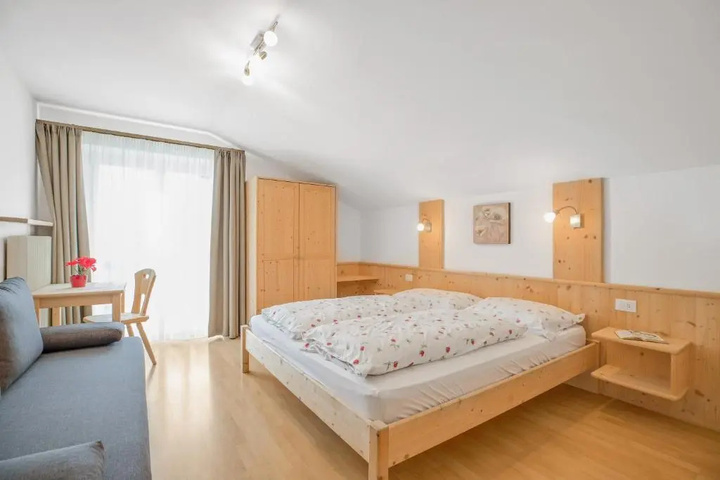 Room 6 of 17
