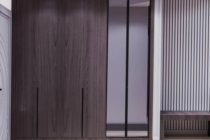 Room 2 of 10