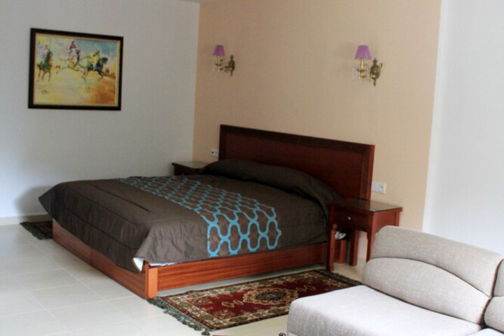 Room 3 of 65
