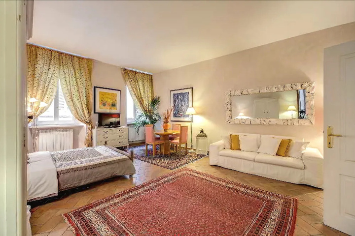 Room 4 of 11