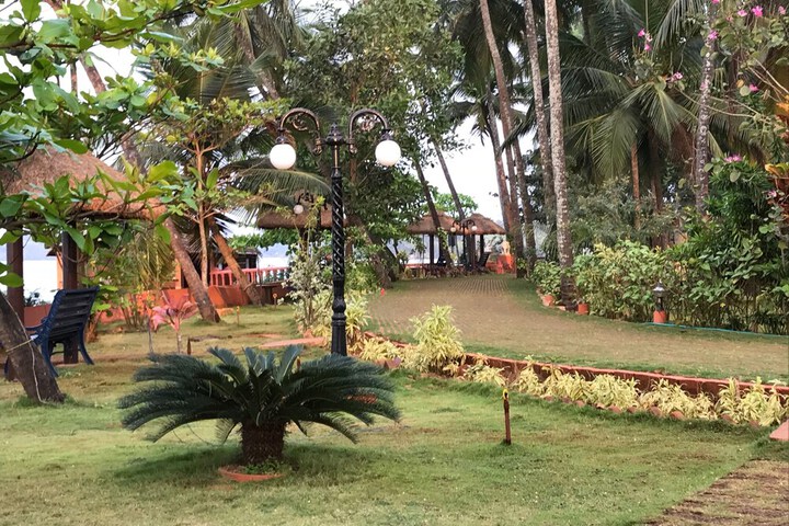 Hotel Exterior 48 of 64