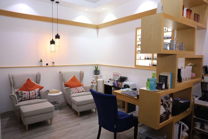 Lounge 75 of 114