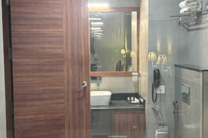 Room 7 of 11
