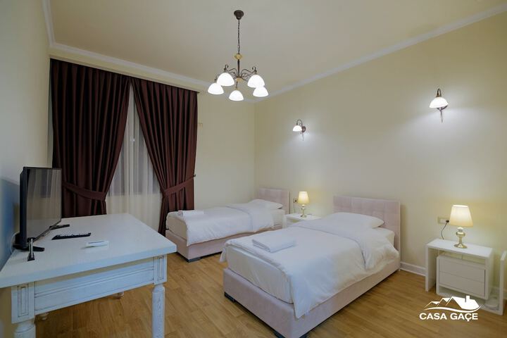 Room 27 of 47