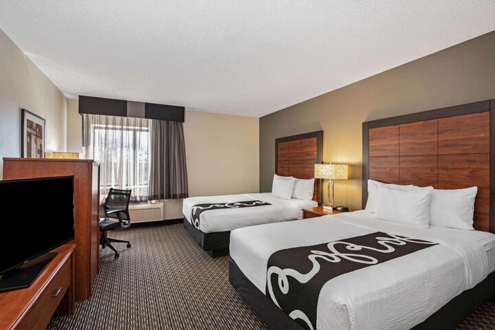 1 King Bed (3 of 11)