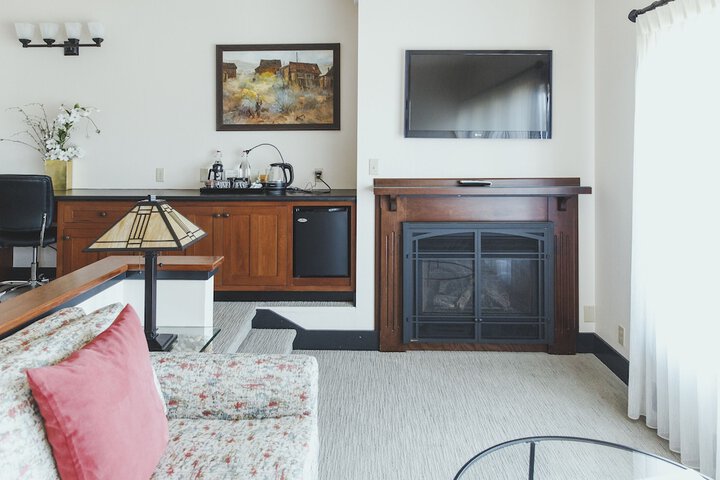 Room 32 of 147
