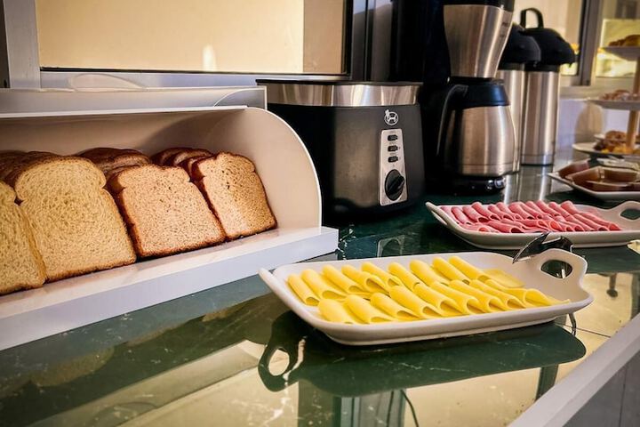 Breakfast/Coffee Service 4 of 10