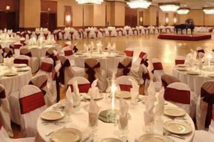 Ballroom/Hall 12 of 14