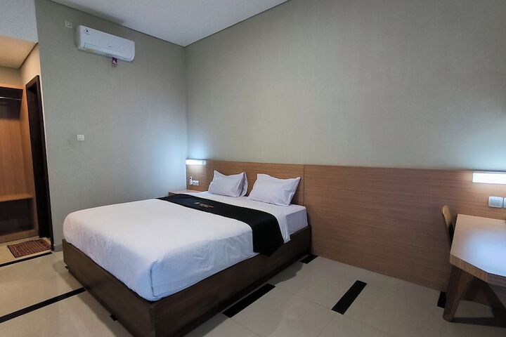 Room 4 of 12