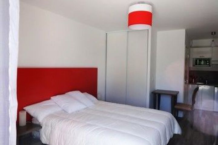 Room 12 of 34