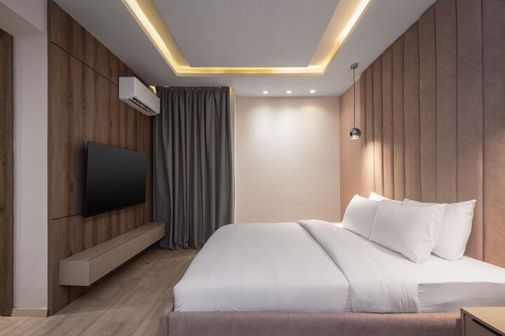 Room 17 of 34