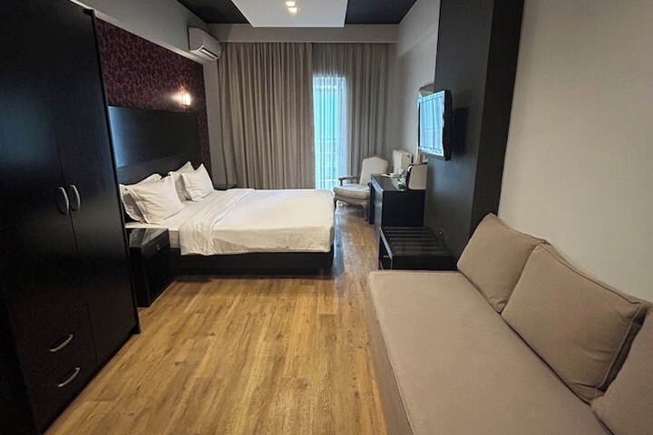 Room 35 of 60