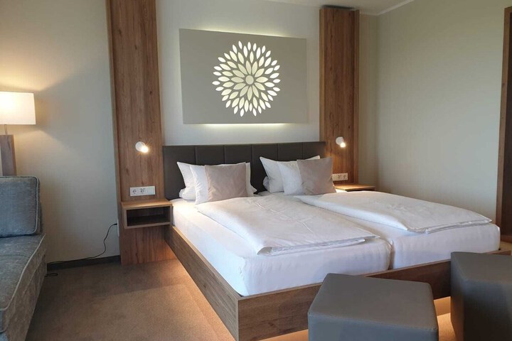 Room 12 of 101