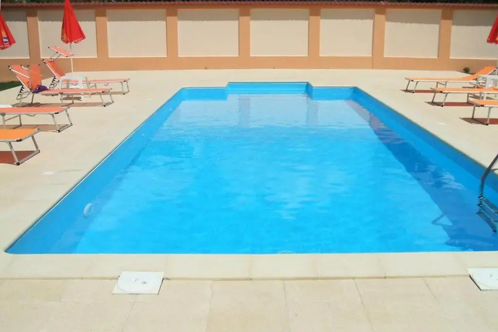 Pool 15 of 18